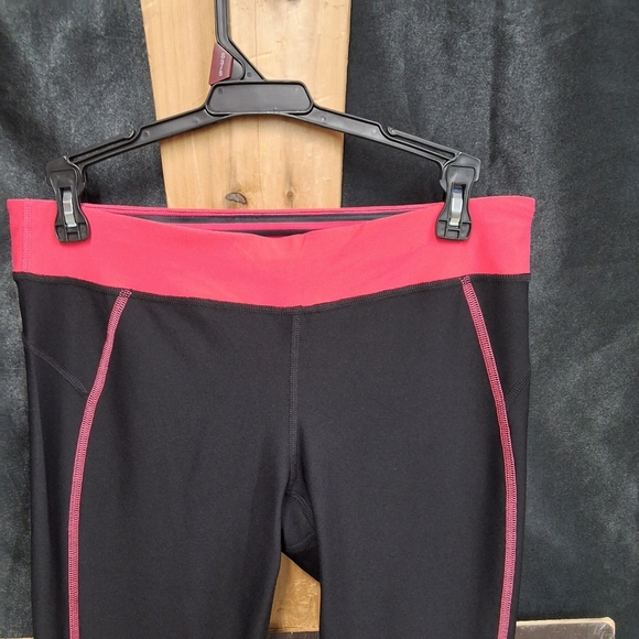 Xersion Fitted Activewear leggings - Black and Pink - Picture 7 of 16